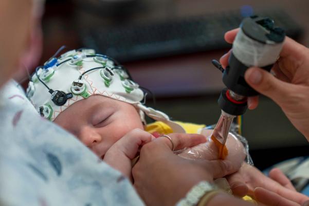 og_newsvirginiaedu_content_using-light-skullcaps-neurologist-pioneering-autism-test-babies.jpg