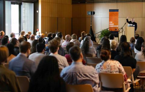 Dr. Lemke delivers lecture.