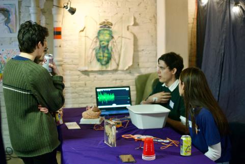 Volunteers from Brain Awareness Outreach present a neuroscience demo.